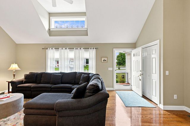 40 Settlers Lane, Hyannis, MA 02601