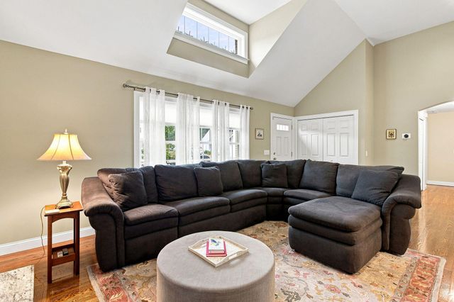 40 Settlers Lane, Hyannis, MA 02601