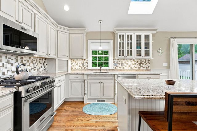 40 Settlers Lane, Hyannis, MA 02601