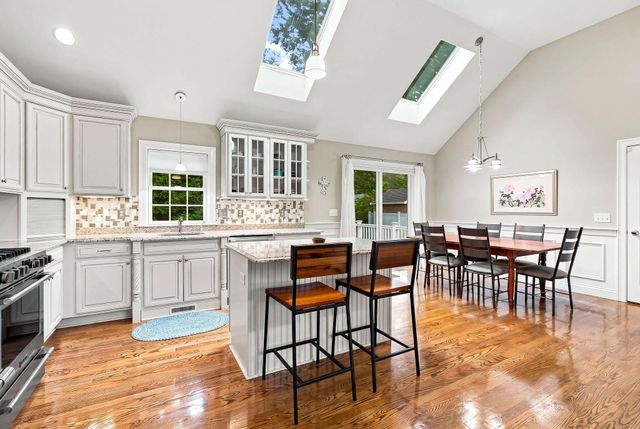 40 Settlers Lane, Hyannis, MA 02601