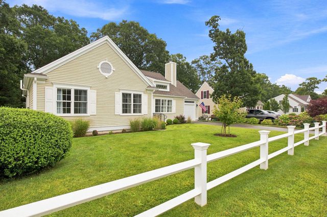 40 Settlers Lane, Hyannis, MA 02601