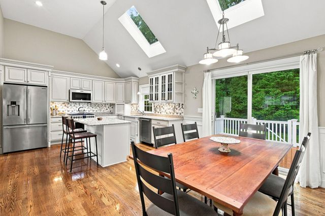 40 Settlers Lane, Hyannis, MA 02601