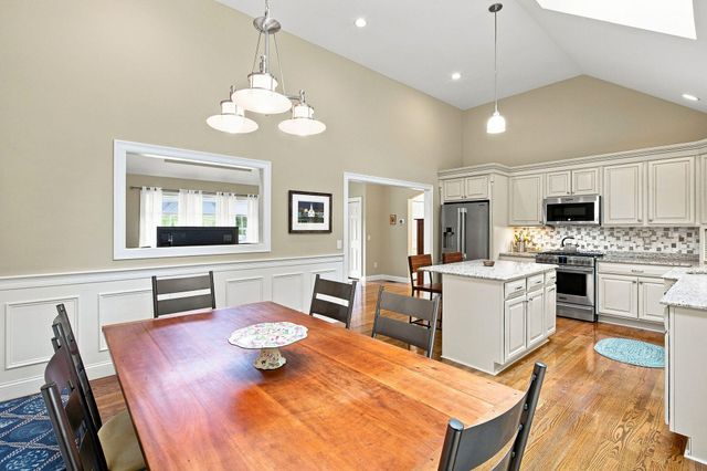 40 Settlers Lane, Hyannis, MA 02601