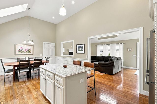 40 Settlers Lane, Hyannis, MA 02601