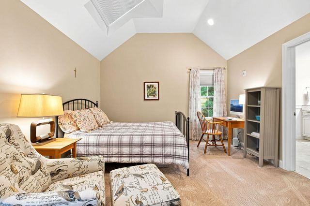 40 Settlers Lane, Hyannis, MA 02601