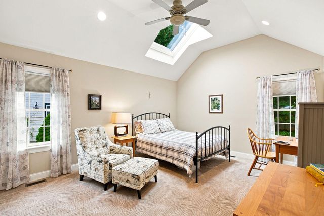 40 Settlers Lane, Hyannis, MA 02601