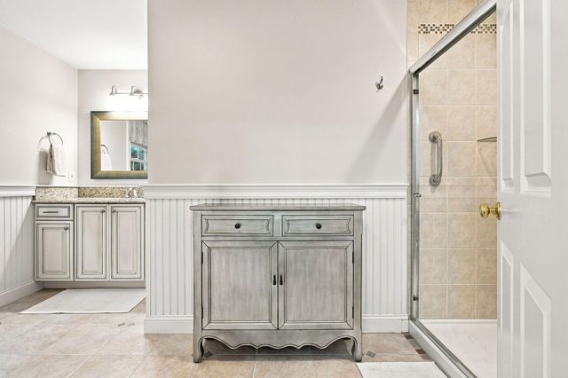 40 Settlers Lane, Hyannis, MA 02601