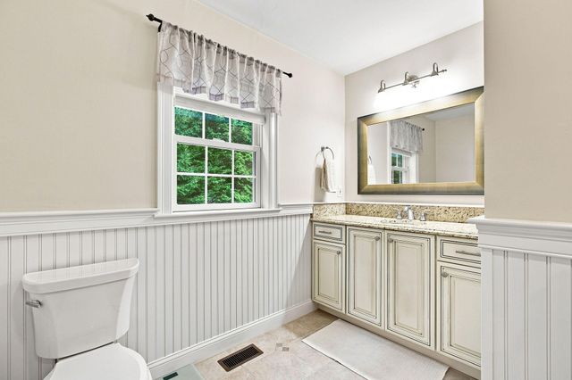 40 Settlers Lane, Hyannis, MA 02601