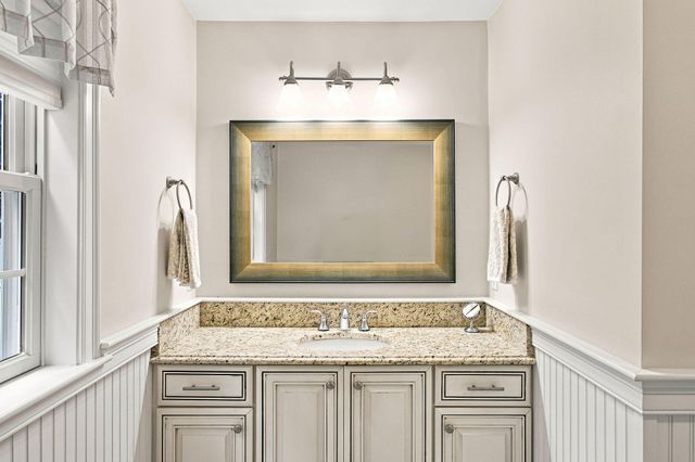40 Settlers Lane, Hyannis, MA 02601