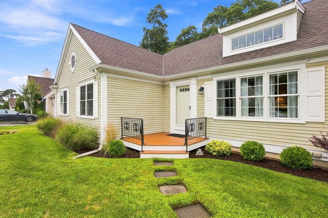 40 Settlers Lane, Hyannis, MA 02601