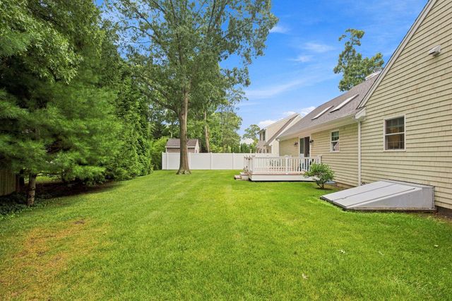 40 Settlers Lane, Hyannis, MA 02601