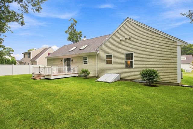 40 Settlers Lane, Hyannis, MA 02601