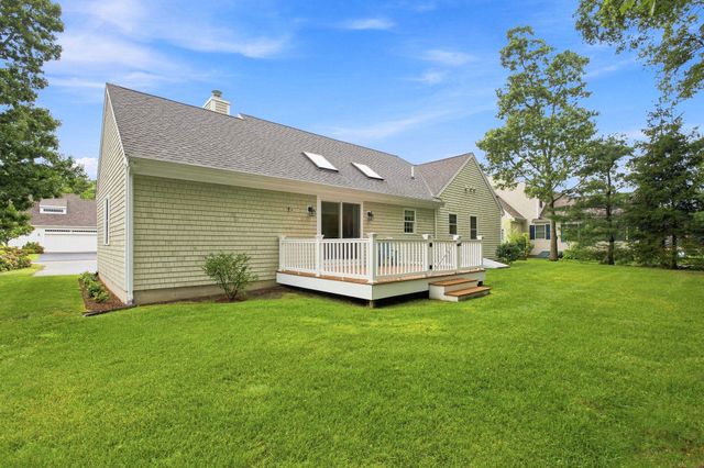40 Settlers Lane, Hyannis, MA 02601