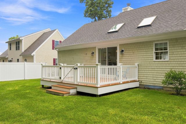 40 Settlers Lane, Hyannis, MA 02601
