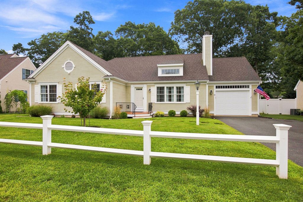 40 Settlers Lane, Hyannis, MA 02601