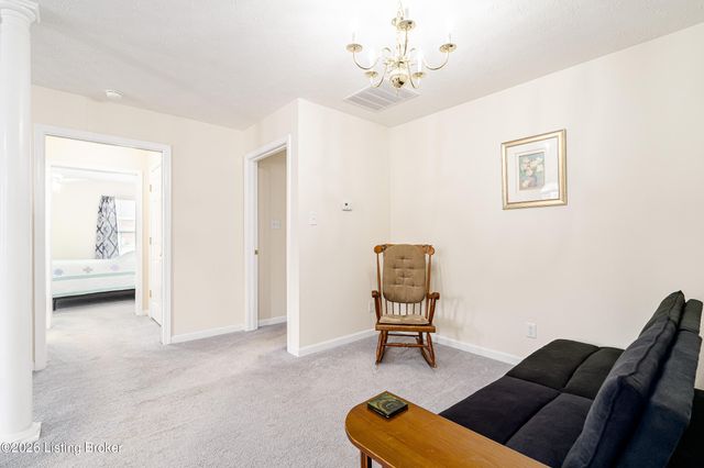 5204 Sand Wood Ln, Louisville, KY 40272