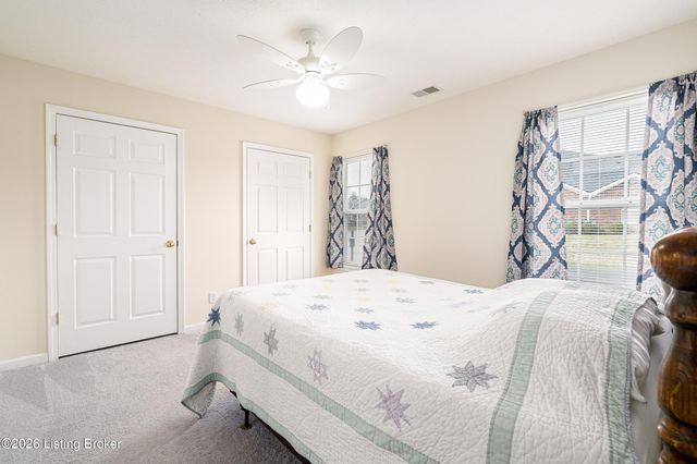 5204 Sand Wood Ln, Louisville, KY 40272