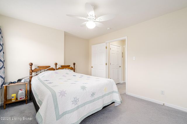 5204 Sand Wood Ln, Louisville, KY 40272