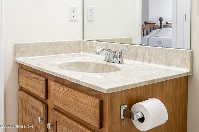 5204 Sand Wood Ln, Louisville, KY 40272