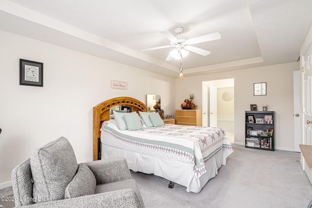 5204 Sand Wood Ln, Louisville, KY 40272