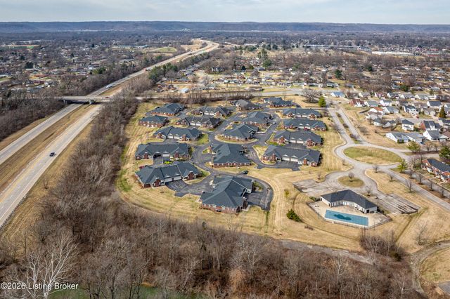 5204 Sand Wood Ln, Louisville, KY 40272