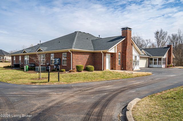 5204 Sand Wood Ln, Louisville, KY 40272