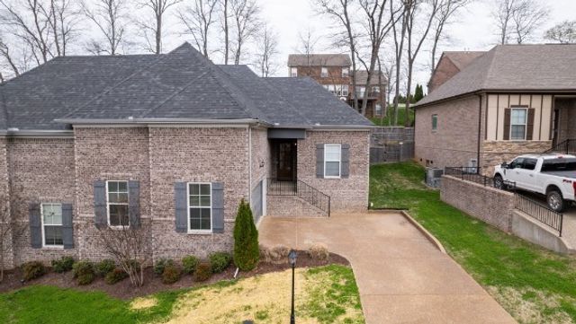 164 Cobbler Cir, Hendersonville, TN 37075