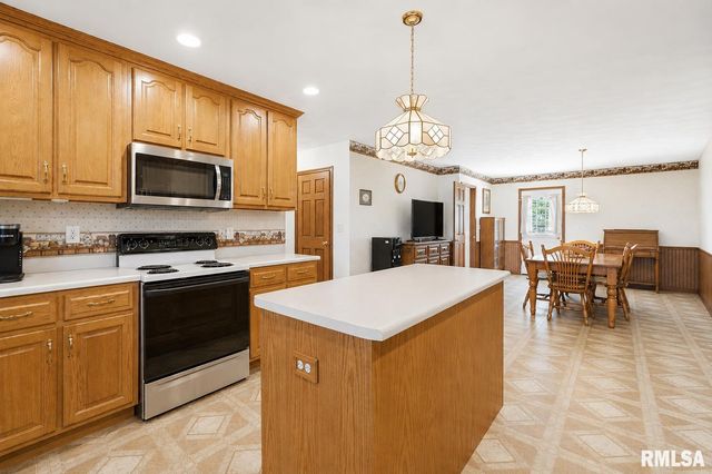 7807 W ROSEWOOD Court, Edwards, IL 61528