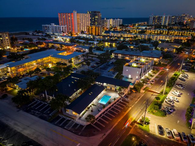 1020 N Riverside Drive 4, Pompano Beach, FL 33062