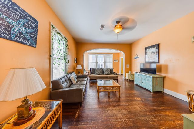 2404 Bernardo De Galvez, Galveston, TX 77550