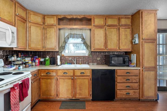 667 W Elm Street, Aurora, MO 65605