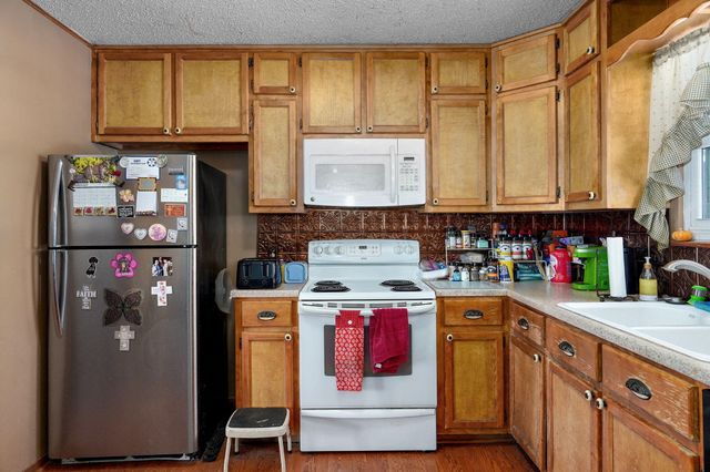 667 W Elm Street, Aurora, MO 65605