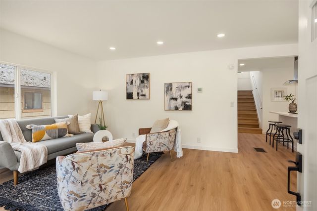 5040 35th Avenue SW, Seattle, WA 98126