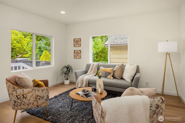 5040 35th Avenue SW, Seattle, WA 98126