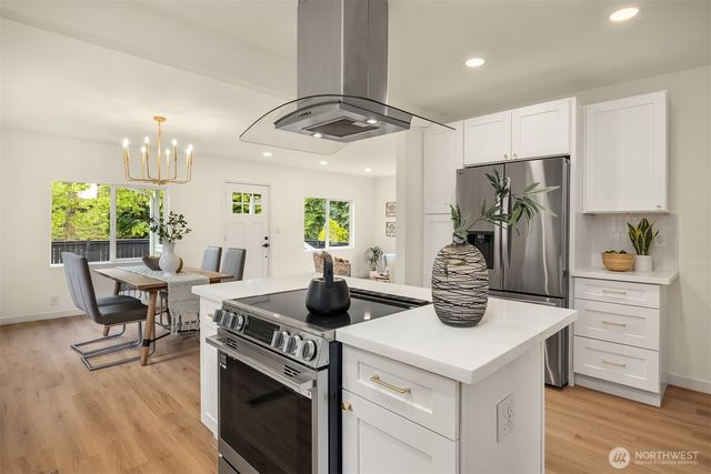 5040 35th Avenue SW, Seattle, WA 98126