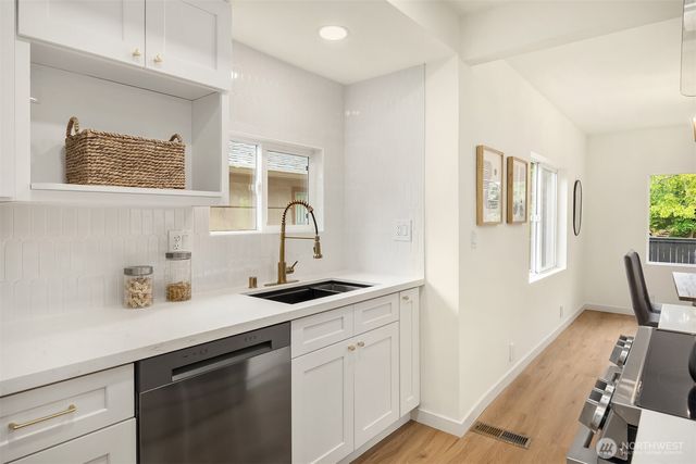 5040 35th Avenue SW, Seattle, WA 98126