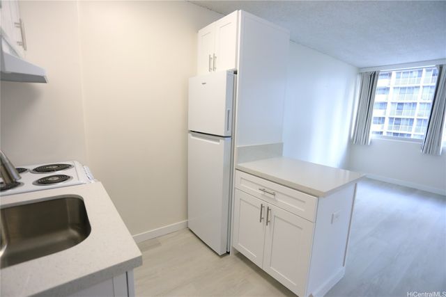 1560 Kanunu Street 613, Honolulu, HI 96814