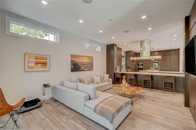 11827 Oakland Hills Drive, Las Vegas, NV 89141