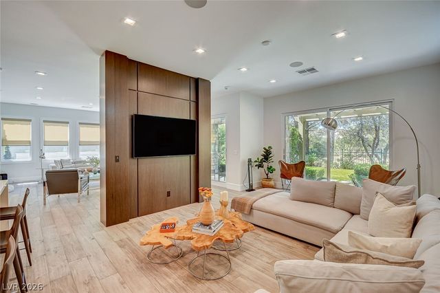 11827 Oakland Hills Drive, Las Vegas, NV 89141