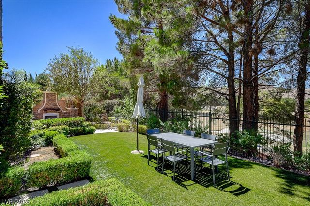 11827 Oakland Hills Drive, Las Vegas, NV 89141