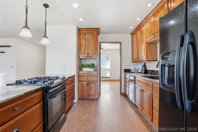 1607 Kingsway Street, Sapulpa, OK 74066