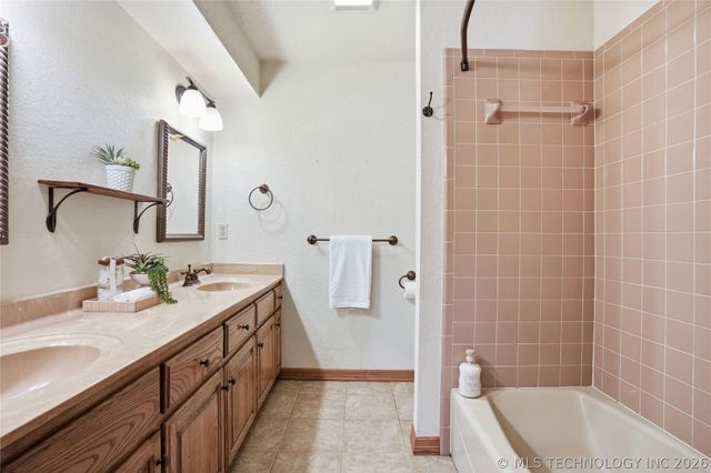 1607 Kingsway Street, Sapulpa, OK 74066