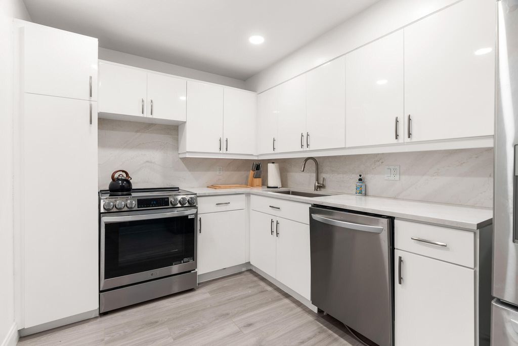 5260 NW 2nd Avenue 407, Boca Raton, FL 33487