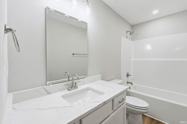 1925 Mud Creek, West Lafayette, IN 47906