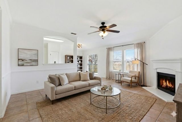 1613 Grassy View Drive, Fort Worth, TX 76177