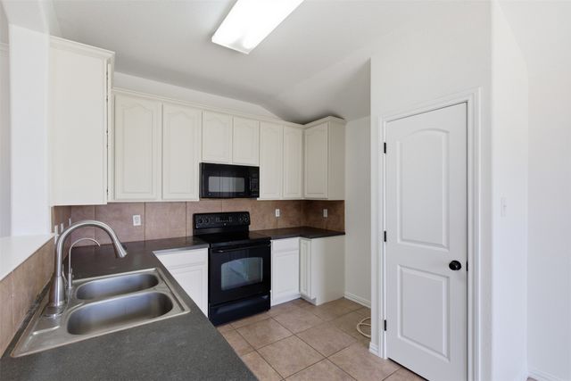 1613 Grassy View Drive, Fort Worth, TX 76177