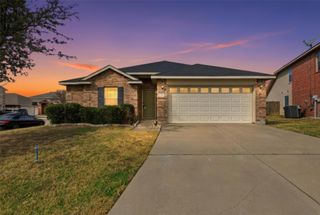 1613 Grassy View Drive, Fort Worth, TX 76177