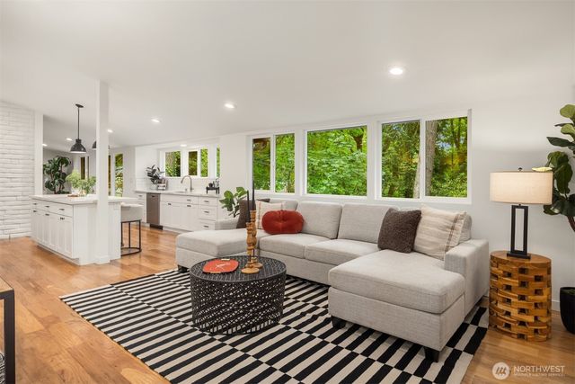 400 SW Forest Place, Issaquah, WA 98027