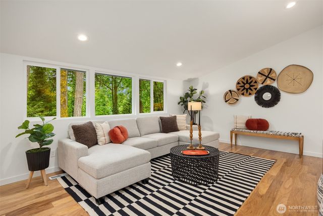 400 SW Forest Place, Issaquah, WA 98027