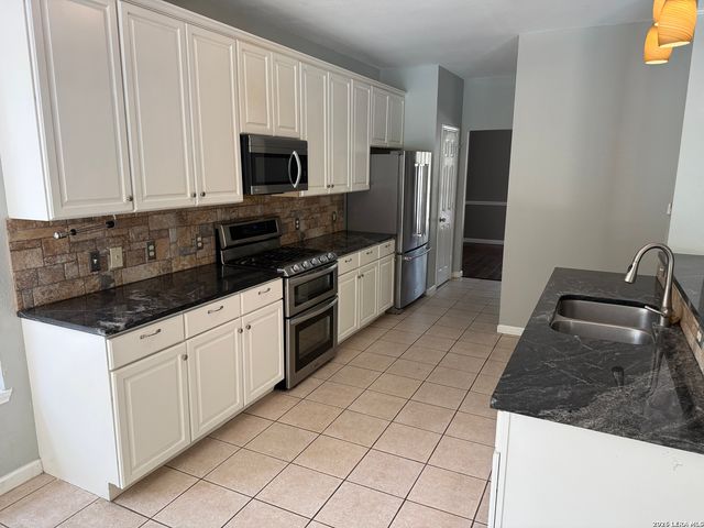 1703 Hadbury Ln, San Antonio, TX 78248
